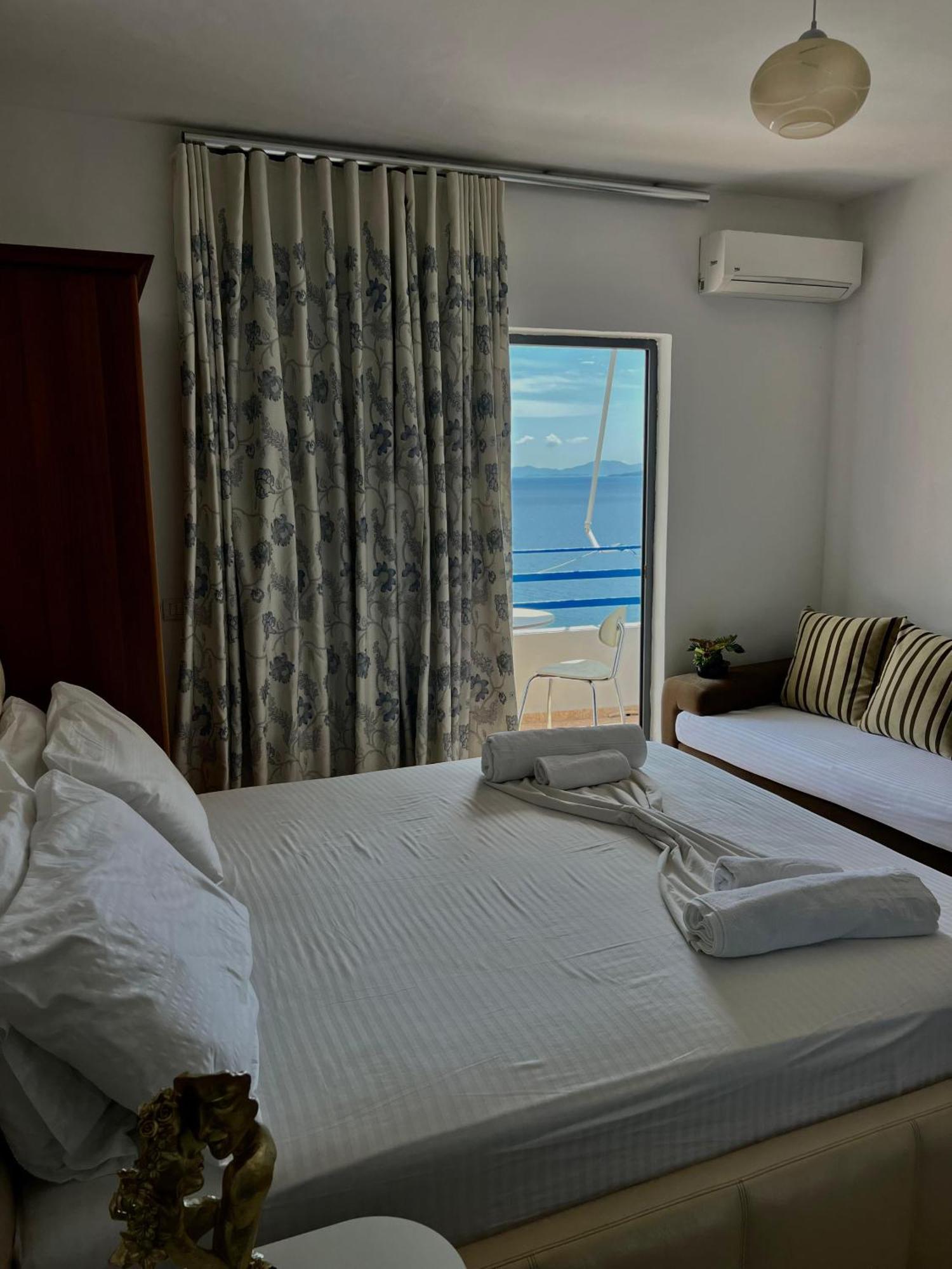 Al Mare Rooms Sarande Bagian luar foto