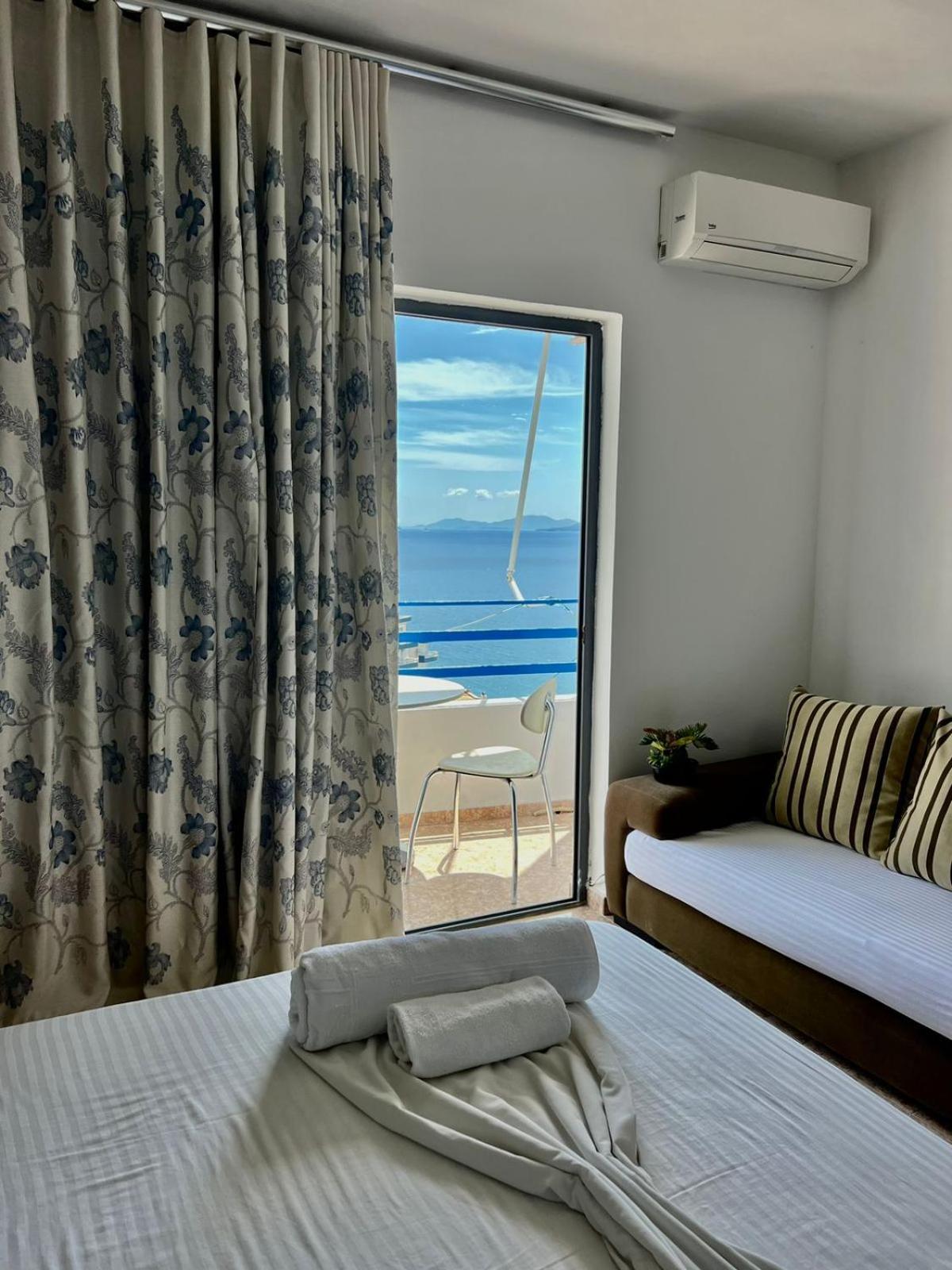 Al Mare Rooms Sarande Bagian luar foto