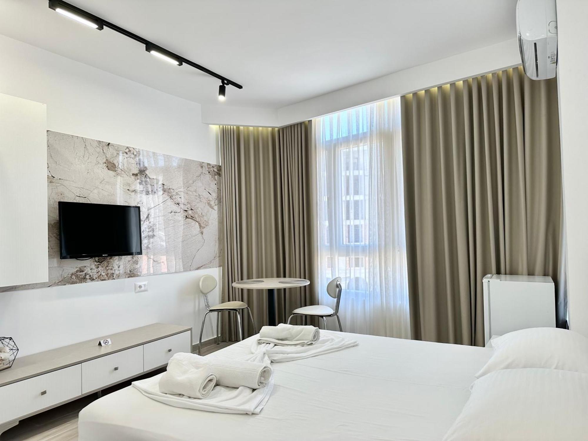 Al Mare Rooms Sarande Bagian luar foto