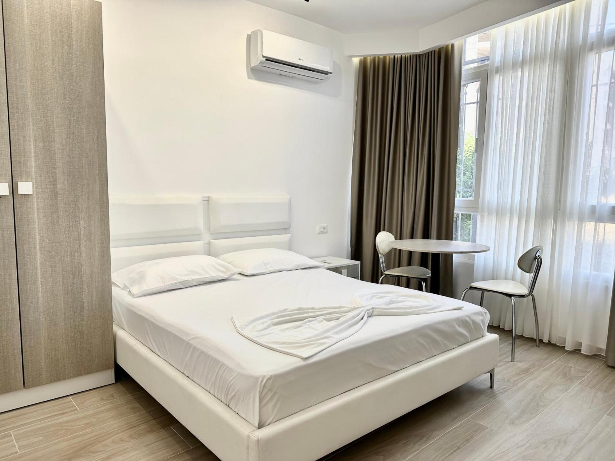 Al Mare Rooms Sarande Bagian luar foto