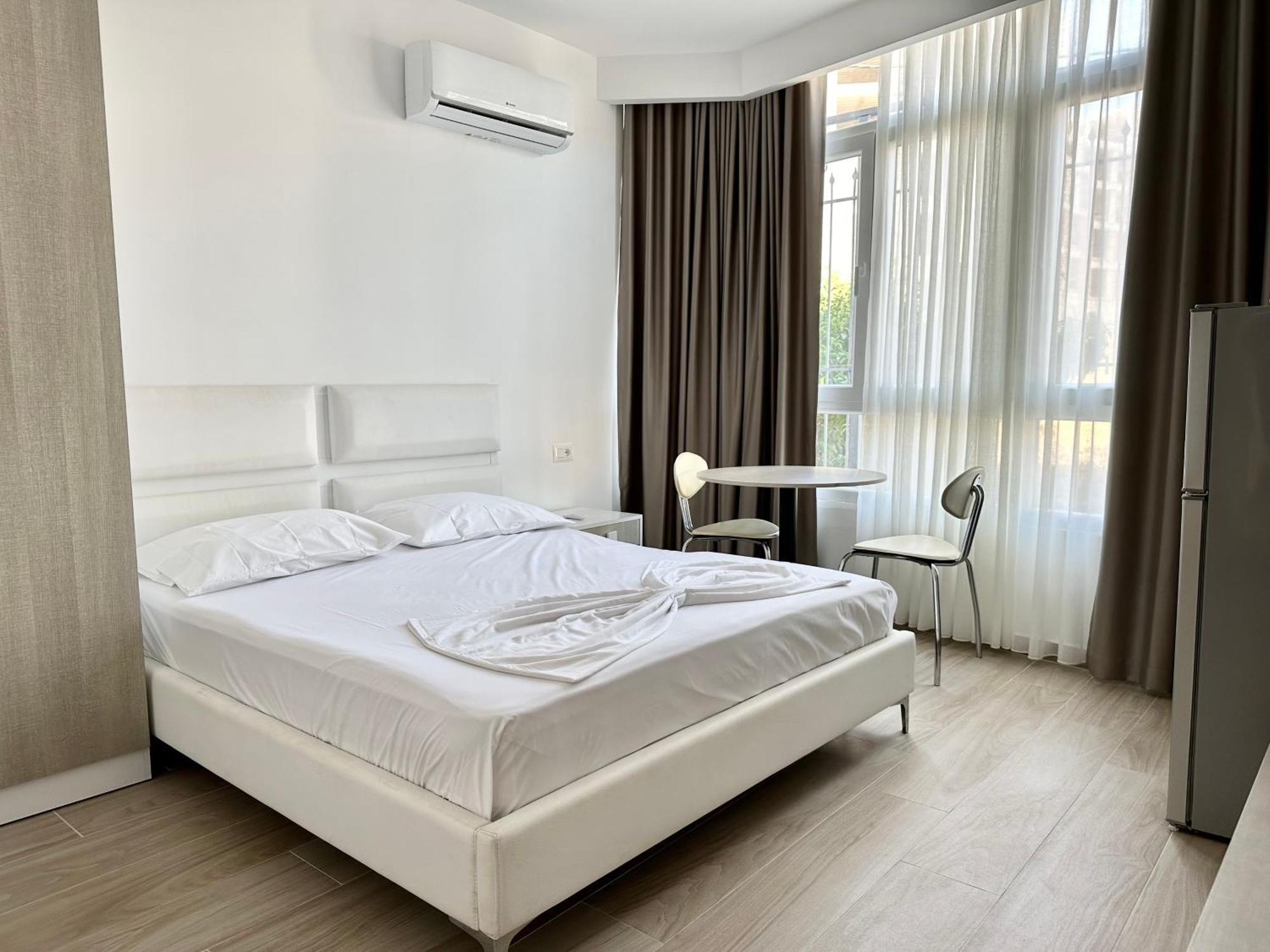 Al Mare Rooms Sarande Bagian luar foto