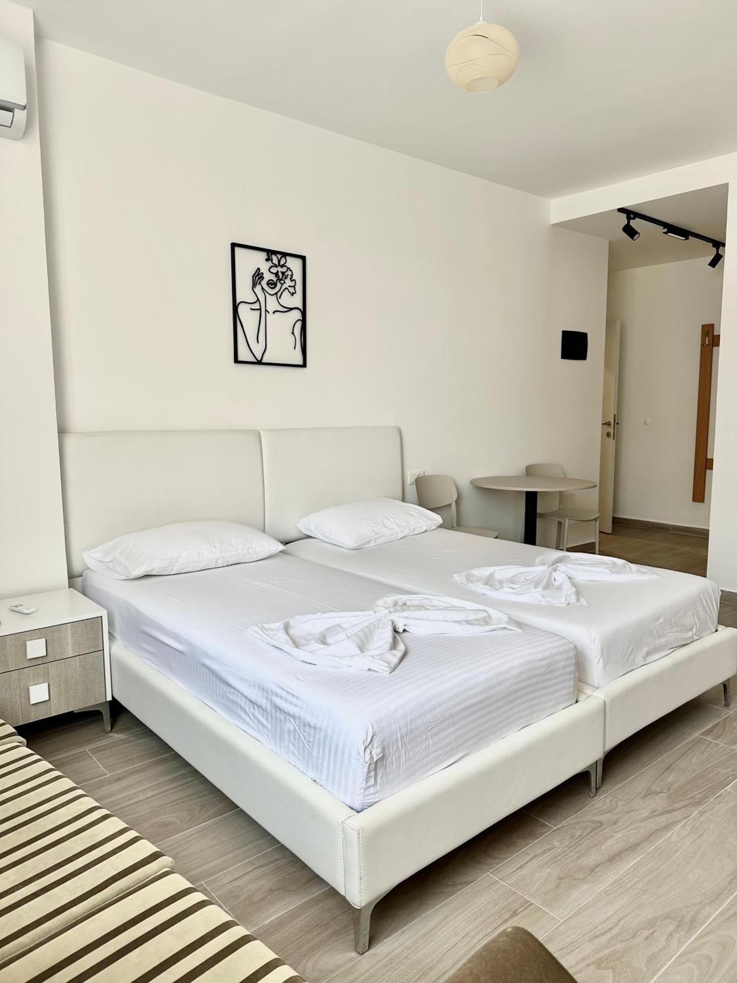 Al Mare Rooms Sarande Bagian luar foto
