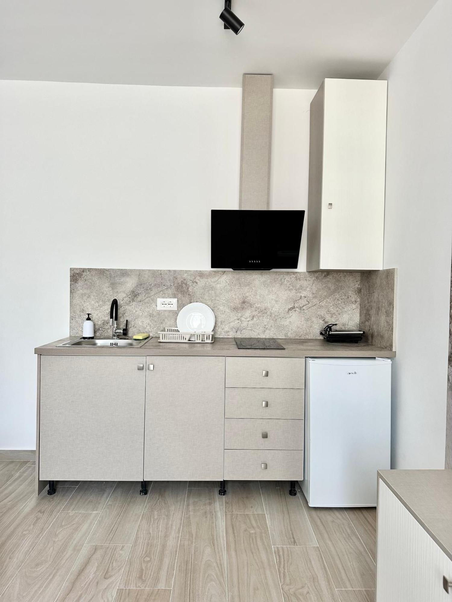 Al Mare Rooms Sarande Bagian luar foto