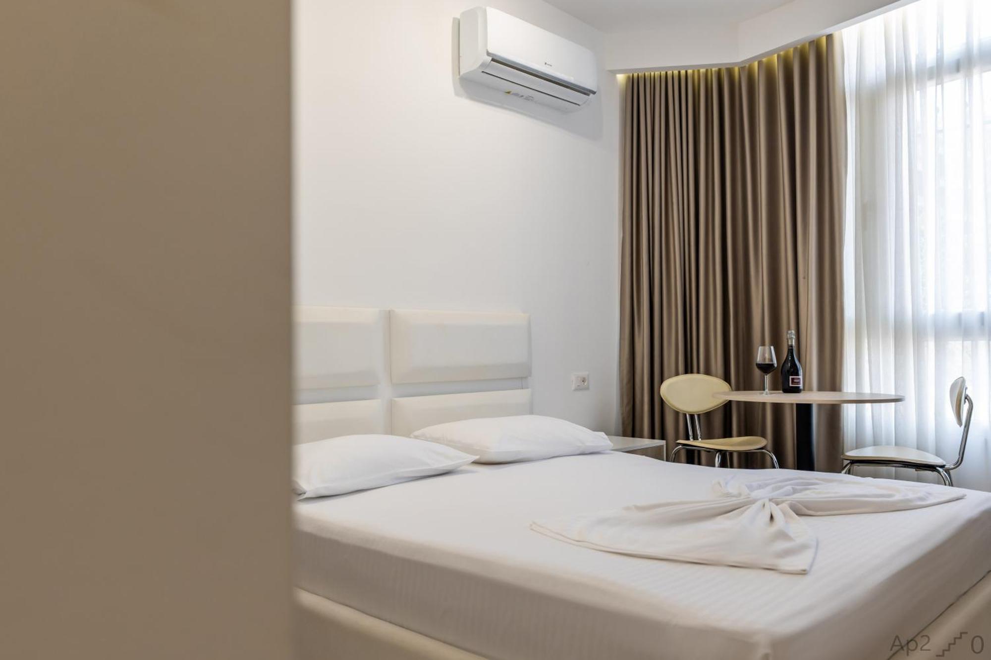 Al Mare Rooms Sarande Bagian luar foto