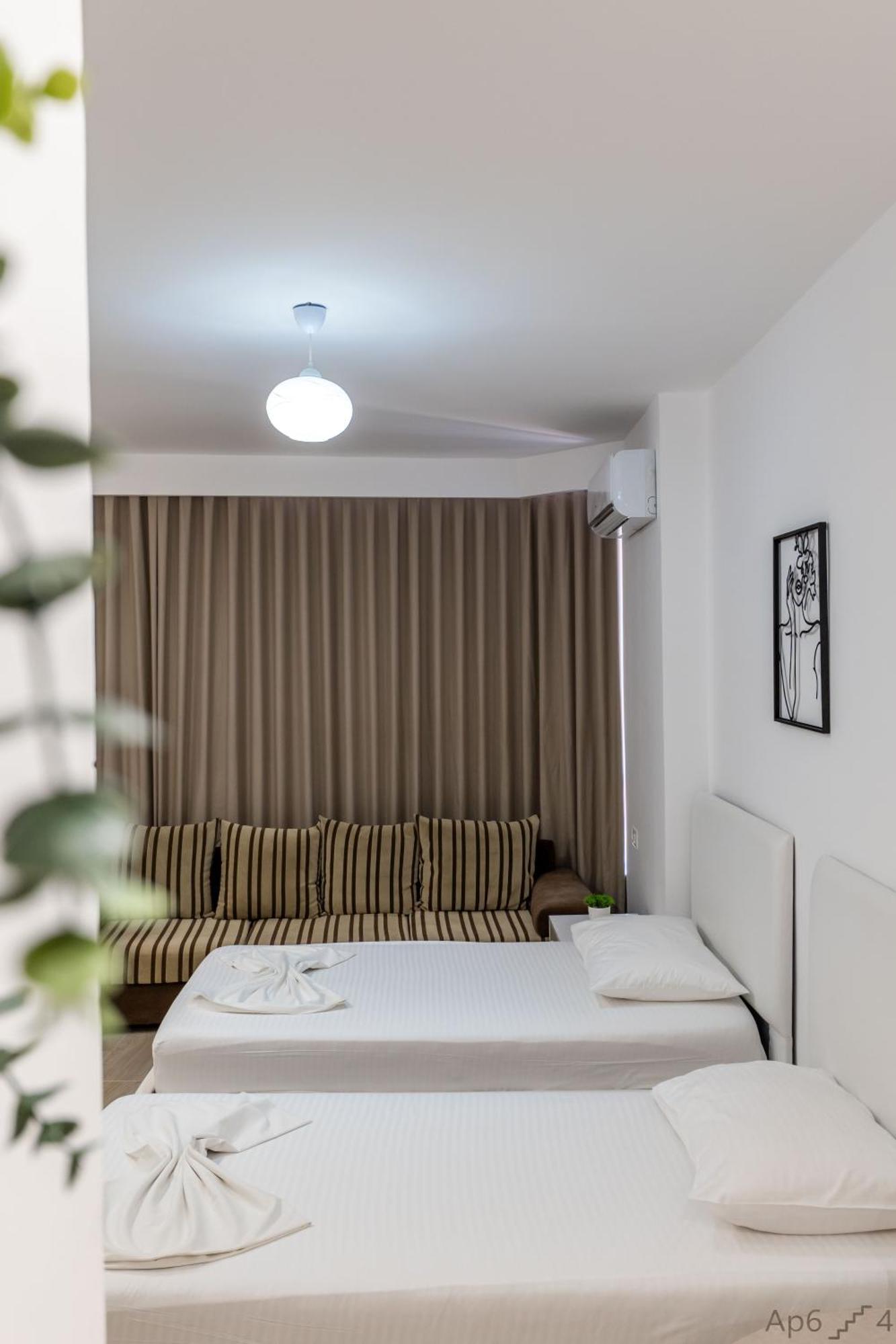 Al Mare Rooms Sarande Bagian luar foto