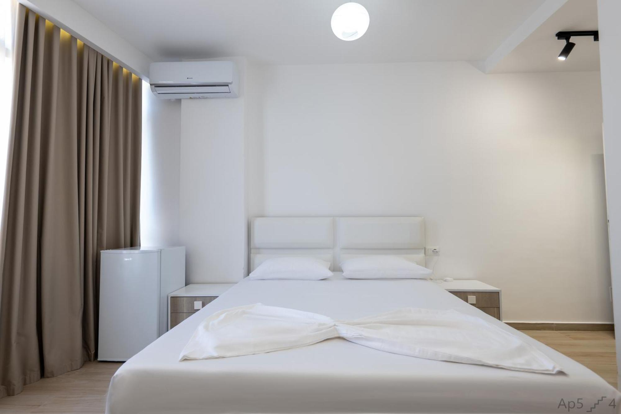 Al Mare Rooms Sarande Bagian luar foto