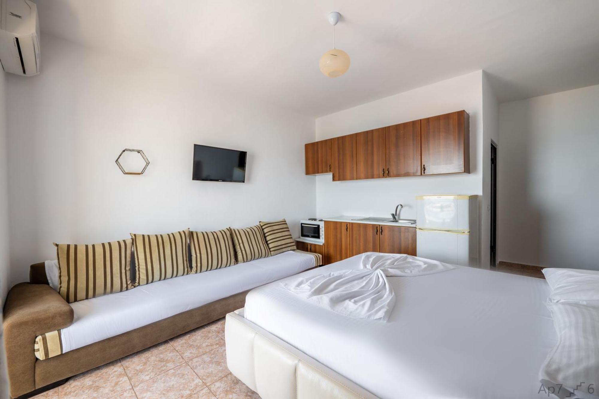 Al Mare Rooms Sarande Bagian luar foto