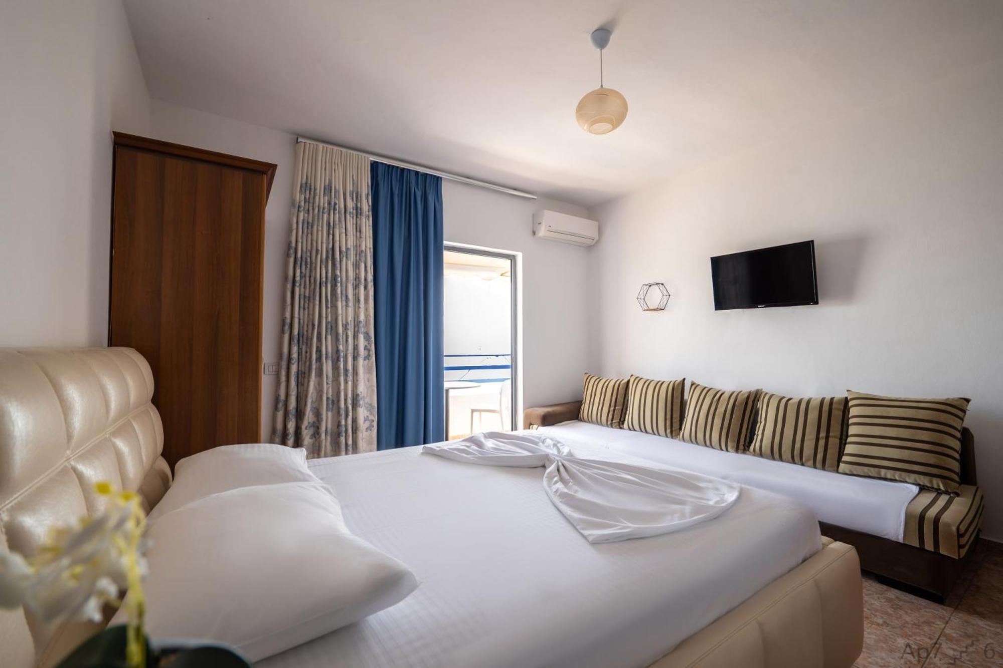 Al Mare Rooms Sarande Bagian luar foto